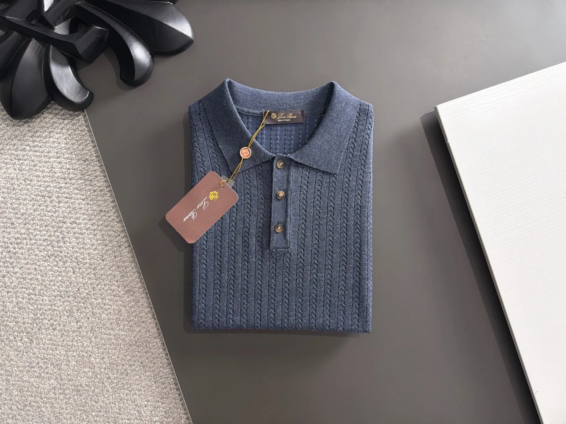 Next day shipment LP high quality Loro Piana 26ss New Arrival men's short-sleeved T-shirt Made of combed cotton yarn knitted cotton fabric, no pressure when entering and exiting the counter Exclusive control of raw materials It feels substantial when weighed, and the upper body is more textured than ordinary T-shirts. This texture can cope with the weather easily and is suitable for both hot and cold! Loose fit design, looks noble. The only correct version is available Size: M to XXXL